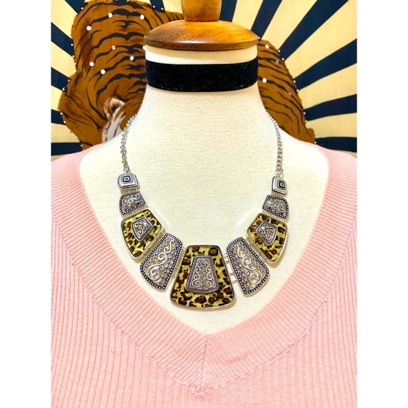π Stylish leopard deco necklace - Picture 1 of 5